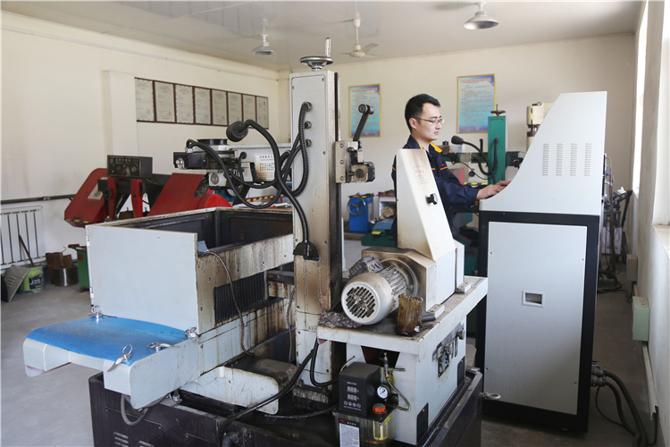 Wire cutting machine